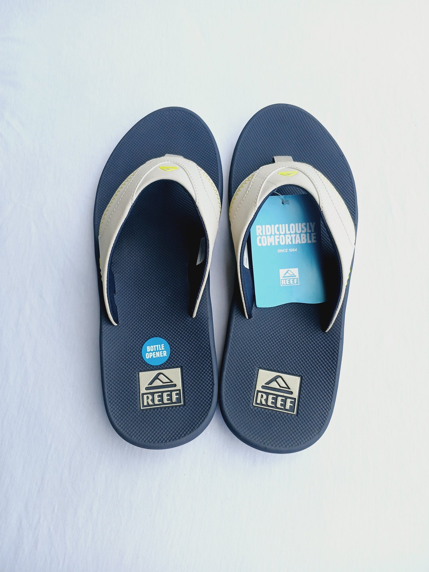 כפכפי REEF Bottle Opener כחול כהה וקרם, לוגו צהוב | גברים
