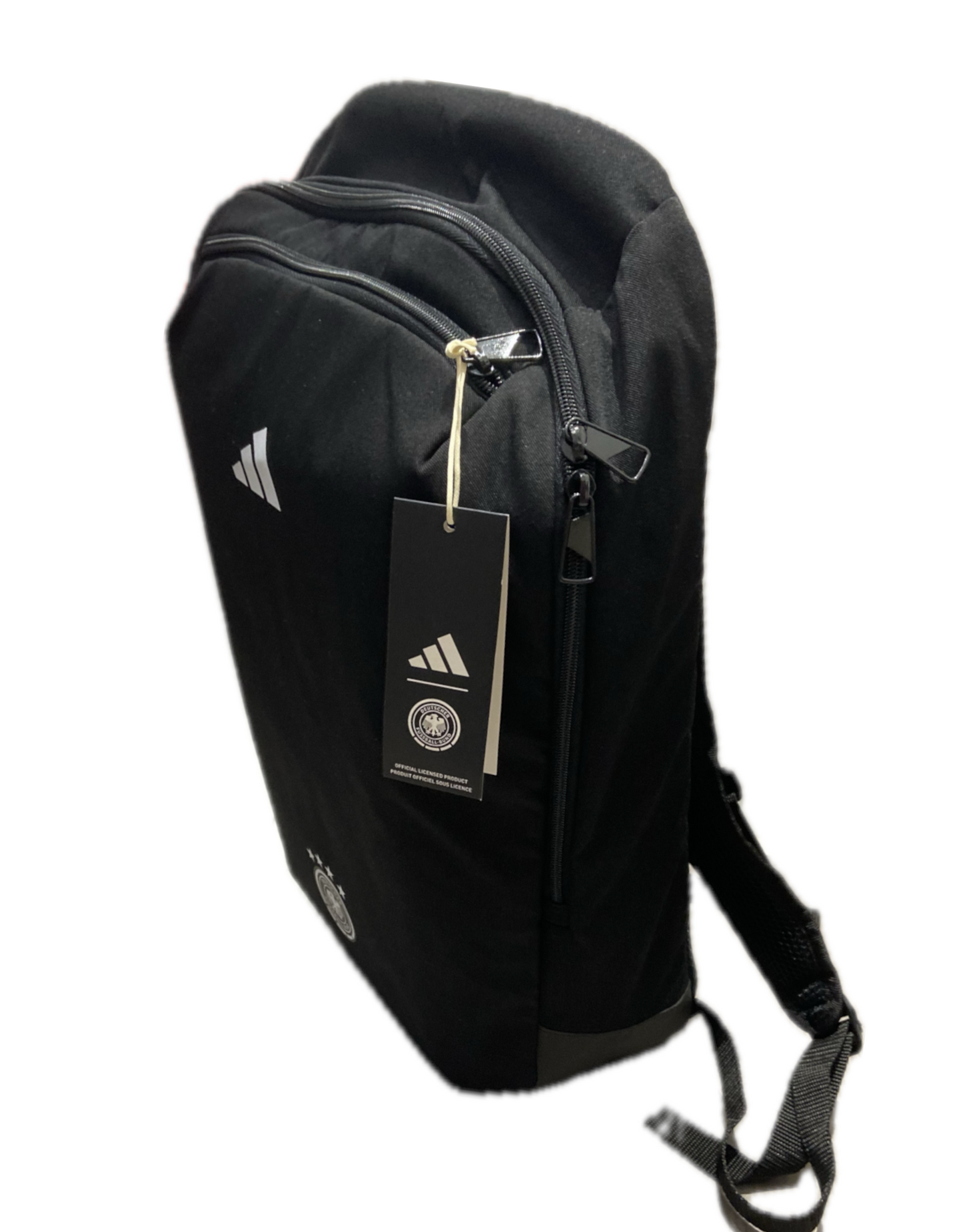 תיק גב Adidas שחור - לוגו לבן קטן בחזית.